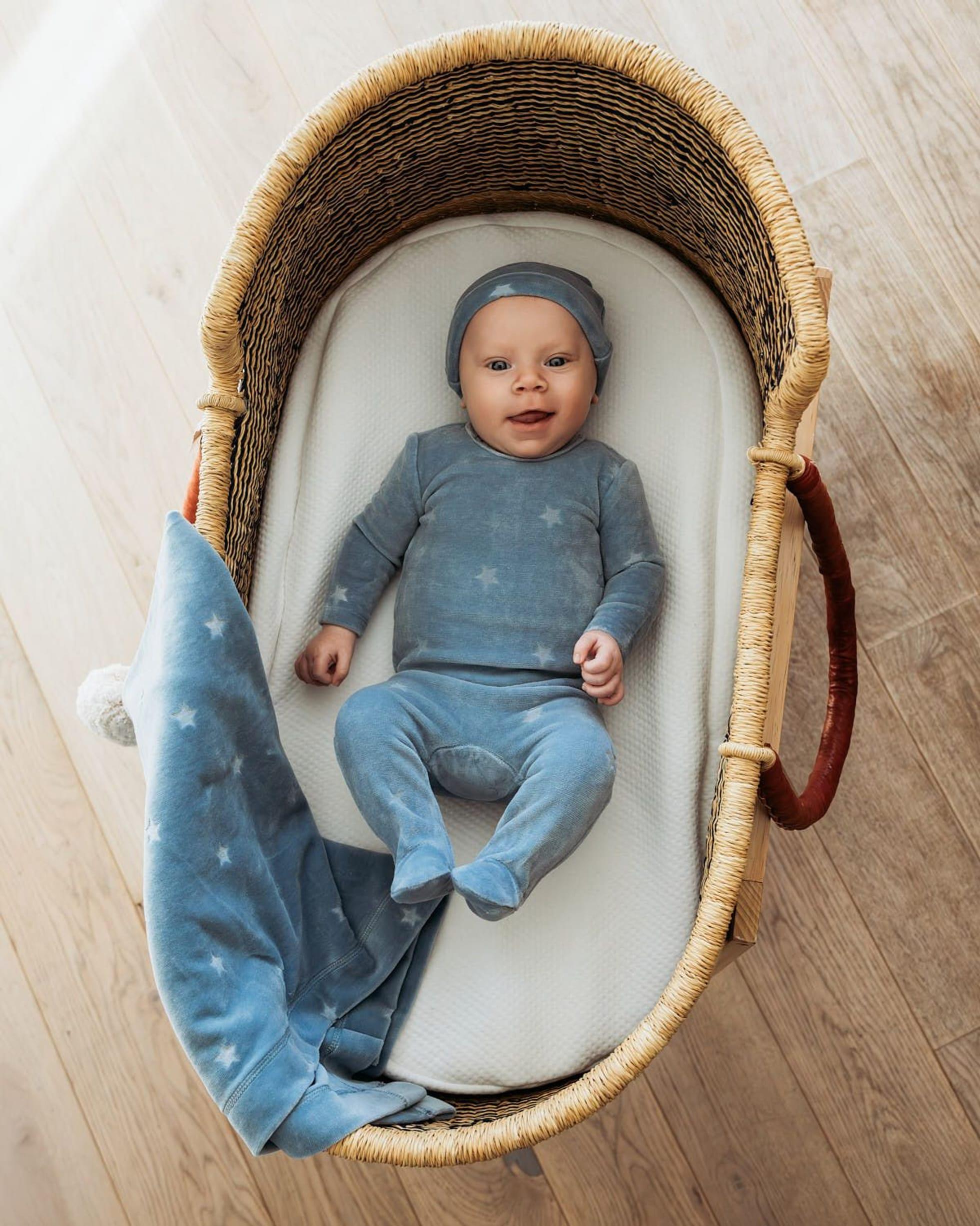 MiniMoi by Memoi Baby Boys Embossed Stars Velour Stretchie, Beanie, Blanket Set - INA09616