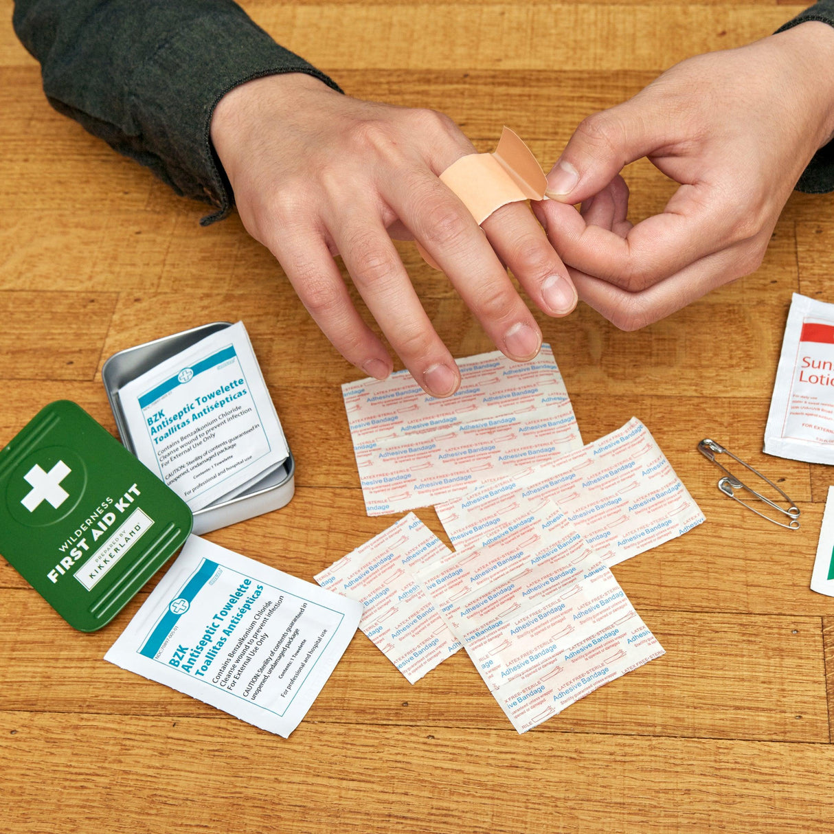 Kikkerland Travel First Aid Kit - FA901 Kikkerland Travel First Aid Kit - FA901