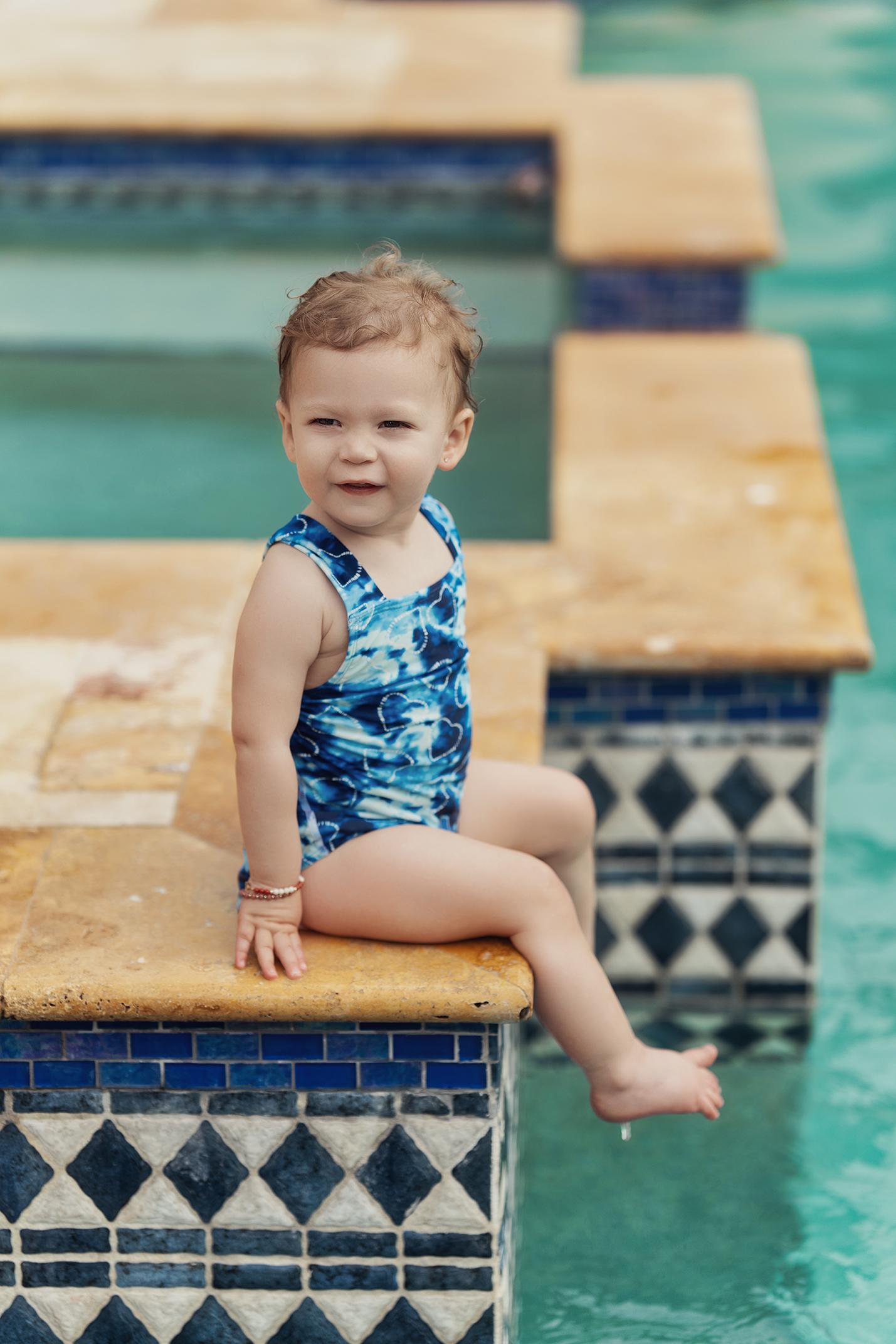Fasten swimsuit for toddlers discount
